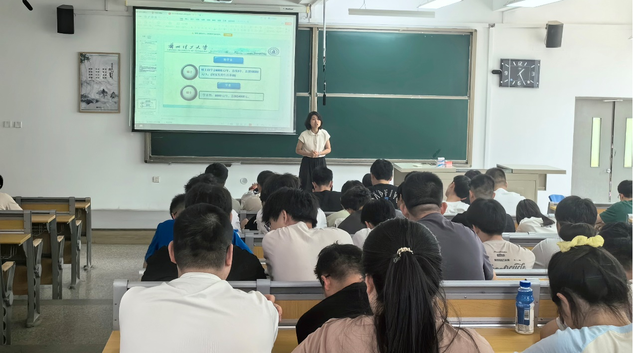 韦德官方网站物理系举办研究生招生宣传会暨考研动员大会