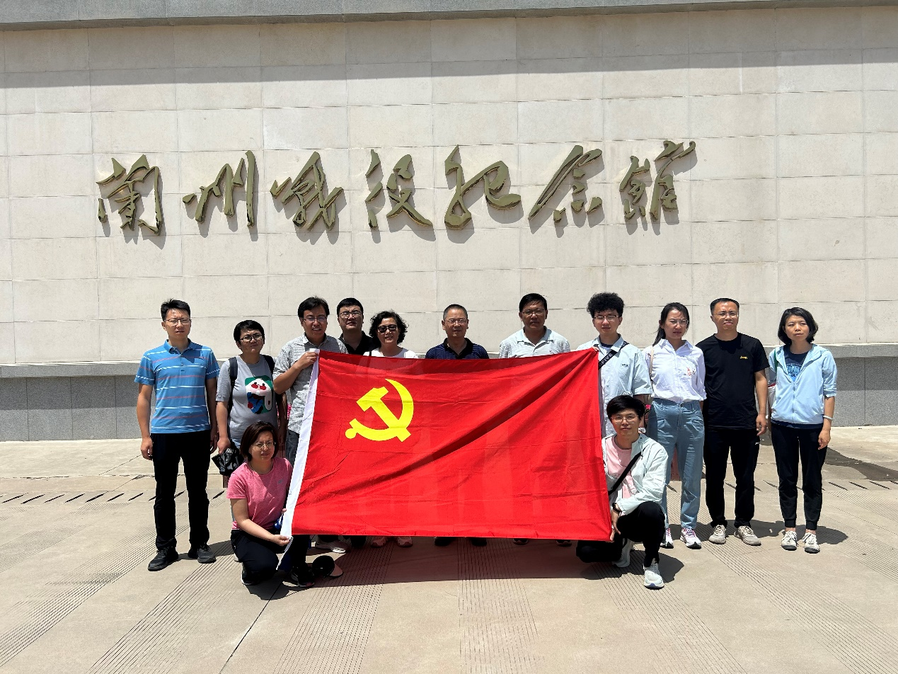 韦德官方网站物理教师党支部开展教师党员主题教育实践活动