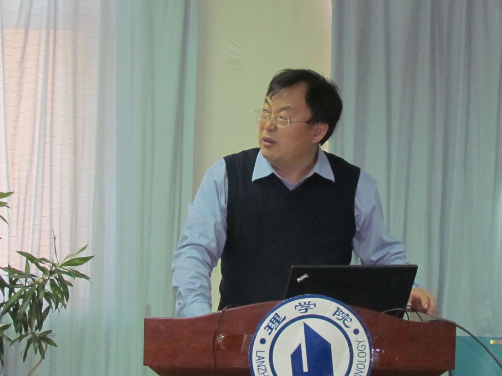 韦德官方网站邀请加拿大约克大学朱怀平教授来公司作学术交流