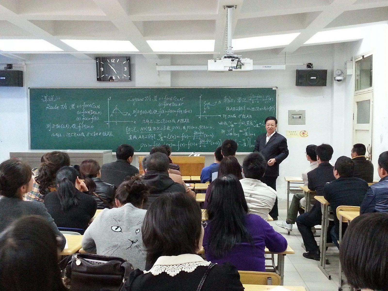 韦德官方网站开展教学名师教学观摩活动：名师说课------教学中的分析法