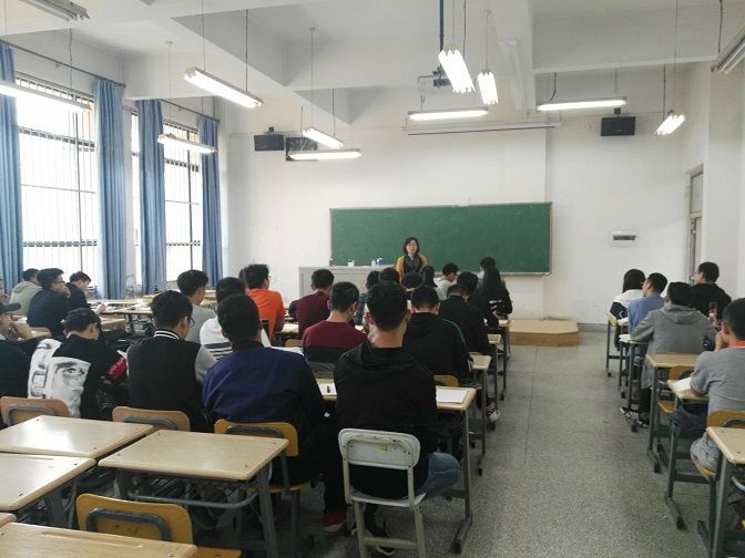 韦德官方网站开展五四青年节中层干部进班级活动
