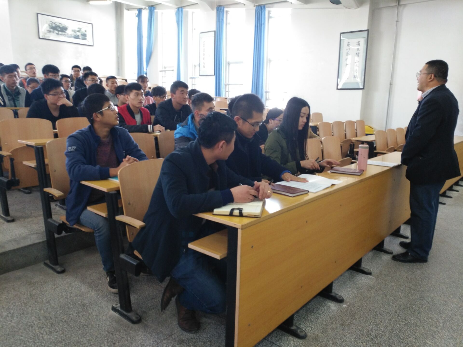 韦德官方网站开展辅导员、员工干部专题学习教育活动